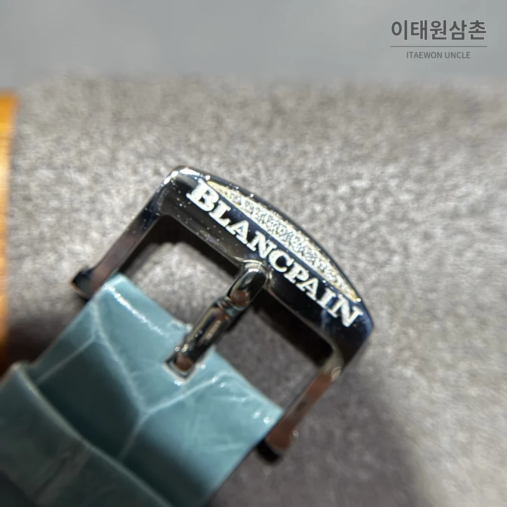 블랑팡 다이아몬드 볼 오토매틱 34.9mm 자개 다이얼 아이스블루 가죽 스트랩 실버 베젤