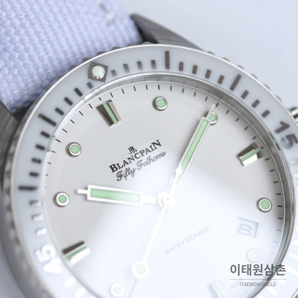 블랑팡 피프티패덤즈 바티스카프 세라믹 오토매틱 38mm 블랙 화이트 나일론 스트랩 (2)
