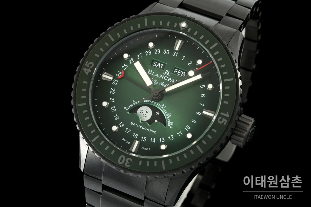 블랑팡 피프티패덤즈 바티스카프 세라믹 풀캘린더 문페이즈 오토매틱 43.6mm 블랙 세라믹 브레이슬릿 그린 베젤