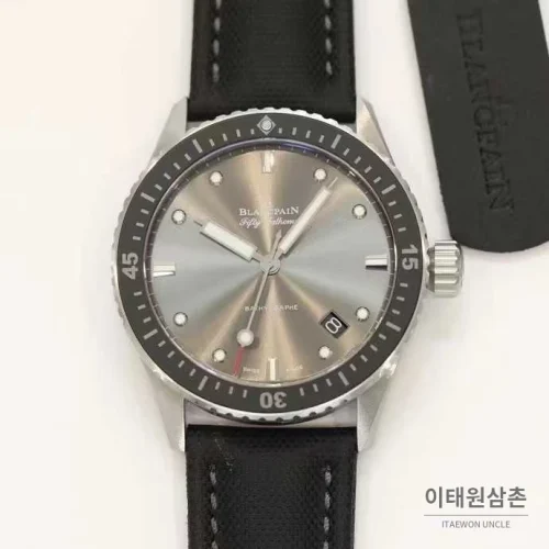 블랑팡 피프티패덤즈 세라믹 블랙다이얼 데이트 다이버 오토매틱 43.6mm 블랙 러버 스트랩 블랙 베젤