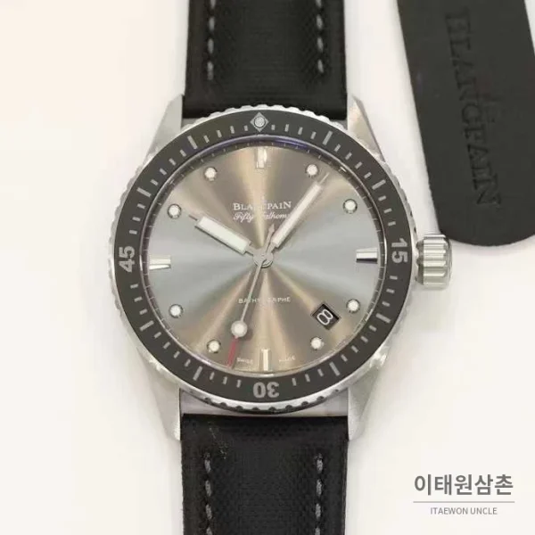 블랑팡 피프티패덤즈 세라믹 블랙다이얼 데이트 다이버 오토매틱 43.6mm 블랙 러버 스트랩 블랙 베젤