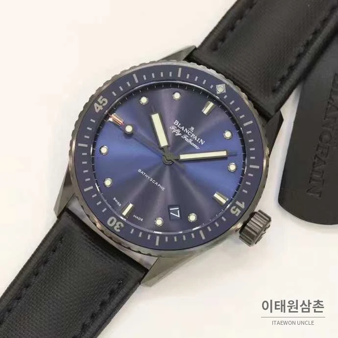 블랑팡 피프티패덤즈 세라믹 블랙다이얼 데이트 다이버 오토매틱 43.6mm 블랙 러버 스트랩 그레이 베젤
