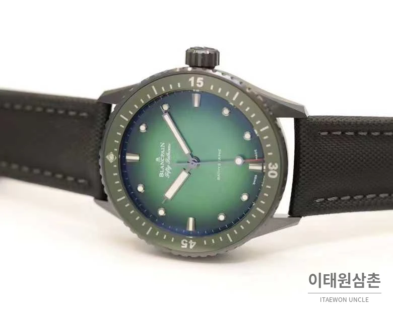 블랑팡 피프티패덤즈 세라믹 블랙다이얼 데이트 다이버 오토매틱 43.6mm 블랙 가죽 스트랩 그레이 베젤