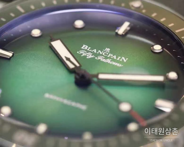 블랑팡 피프티패덤즈 세라믹 블랙다이얼 데이트 다이버 오토매틱 43.6mm 블랙 가죽 스트랩 그레이 베젤