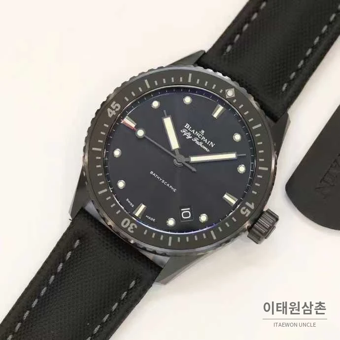 블랑팡 피프티패덤즈 세라믹 블랙다이얼 데이트 다이버 오토매틱 43.6mm 블랙 나일론 스트랩 블랙 베젤
