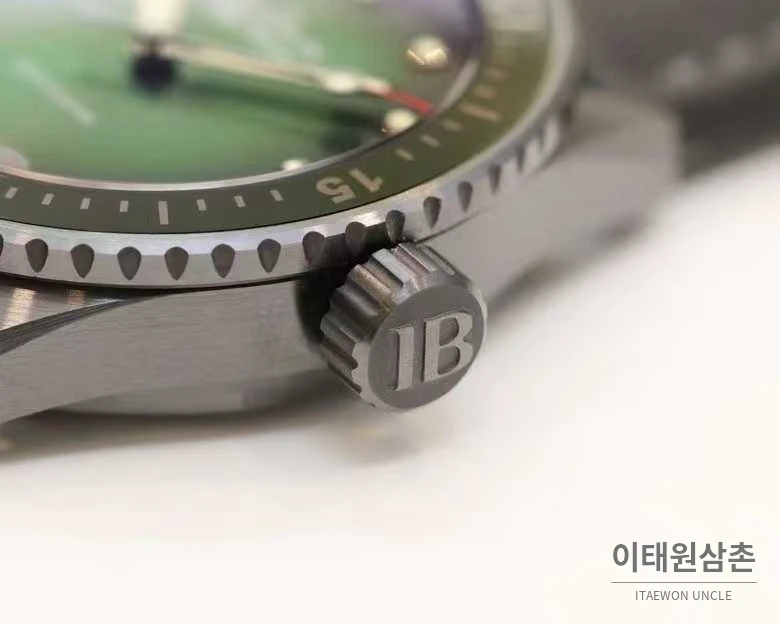 블랑팡 피프티패덤즈 세라믹 블랙다이얼 데이트 다이버 오토매틱 43.6mm 블랙 가죽 스트랩 그레이 베젤