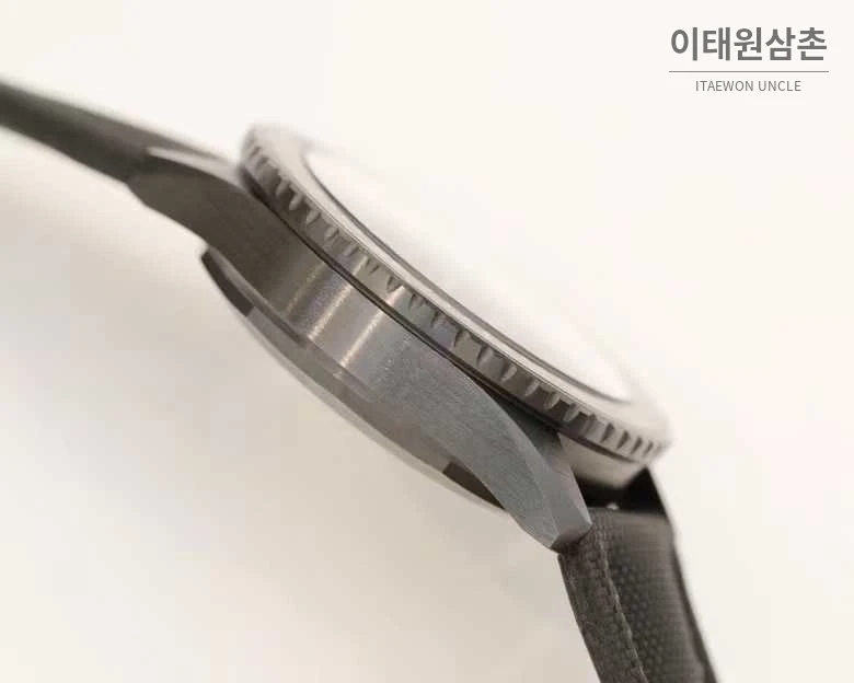 블랑팡 피프티패덤즈 세라믹 블랙다이얼 데이트 다이버 오토매틱 43.6mm 블랙 가죽 스트랩 그레이 베젤