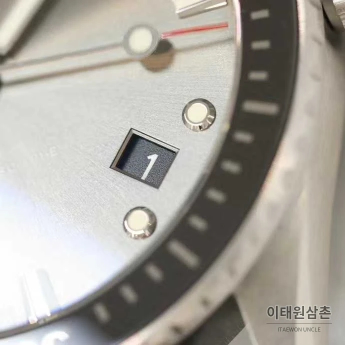 블랑팡 피프티패덤즈 세라믹 블랙다이얼 데이트 다이버 오토매틱 43.6mm 블랙 러버 스트랩 블랙 베젤
