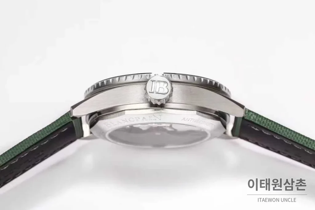 블랑팡 피프티패덤즈 세라믹 블랙다이얼 데이트 다이버 오토매틱 43.6mm 그린 나일론 스트랩 그린 베젤