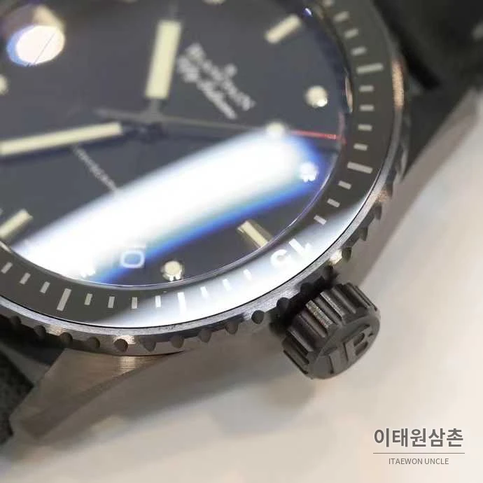 블랑팡 피프티패덤즈 세라믹 블랙다이얼 데이트 다이버 오토매틱 43.6mm 블랙 나일론 스트랩 블랙 베젤