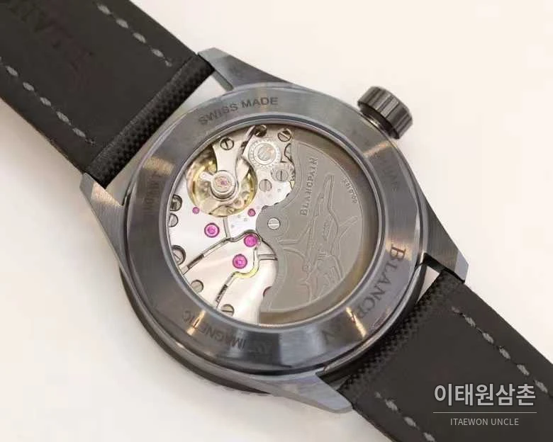 블랑팡 피프티패덤즈 세라믹 블랙다이얼 데이트 다이버 오토매틱 43.6mm 블랙 가죽 스트랩 그레이 베젤