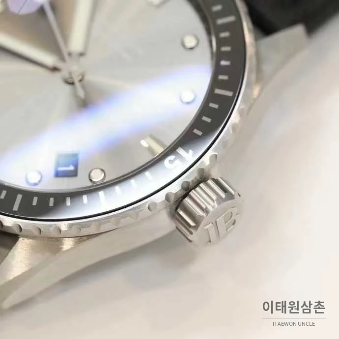 블랑팡 피프티패덤즈 세라믹 블랙다이얼 데이트 다이버 오토매틱 43.6mm 블랙 러버 스트랩 블랙 베젤