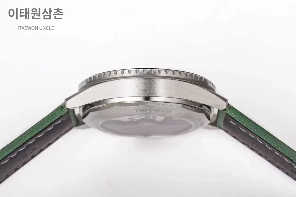 블랑팡 피프티패덤즈 세라믹 블랙다이얼 데이트 다이버 오토매틱 43.6mm 그린 나일론 스트랩 그린 베젤