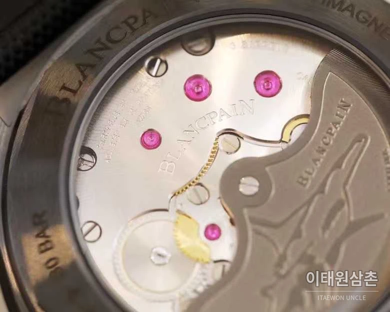 블랑팡 피프티패덤즈 세라믹 블랙다이얼 데이트 다이버 오토매틱 43.6mm 블랙 가죽 스트랩 그레이 베젤