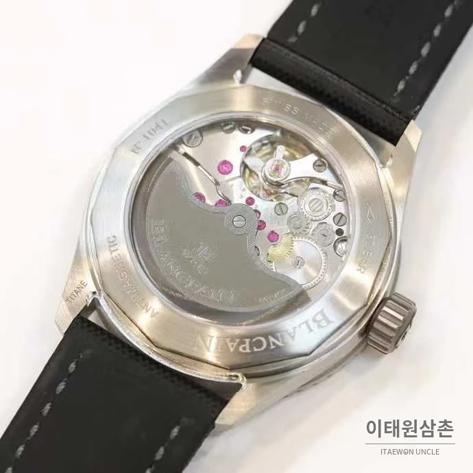 블랑팡 피프티패덤즈 세라믹 블랙다이얼 데이트 다이버 오토매틱 43.6mm 블랙 러버 스트랩 블랙 베젤