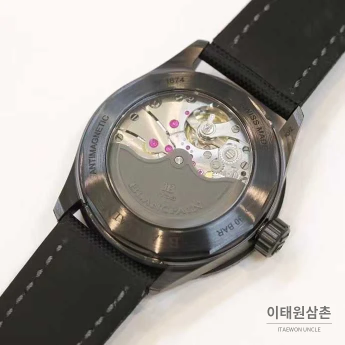 블랑팡 피프티패덤즈 세라믹 블랙다이얼 데이트 다이버 오토매틱 43.6mm 블랙 나일론 스트랩 블랙 베젤
