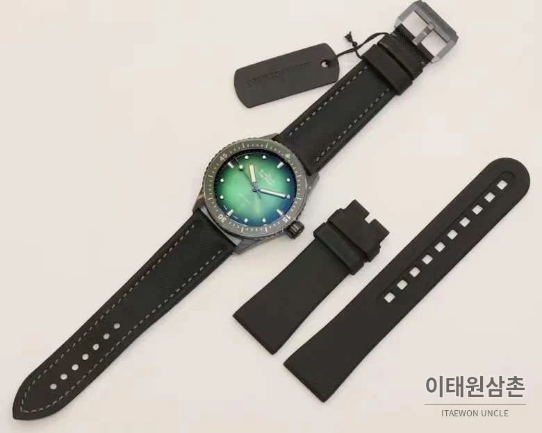 블랑팡 피프티패덤즈 세라믹 블랙다이얼 데이트 다이버 오토매틱 43.6mm 블랙 가죽 스트랩 그레이 베젤