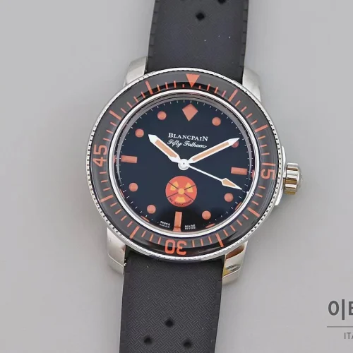 블랑팡 피프티 패덤즈 노 라디에이션 블랙다이얼 다이버 오토매틱 40.3mm 블랙 러버 스트랩 오렌지 베젤