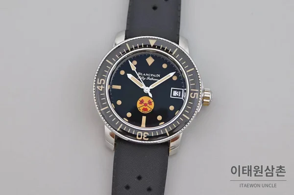 블랑팡 피프티 패덤즈 노 라디에이션 블랙다이얼 다이버 오토매틱 40.3mm 블랙 러버 스트랩 블랙 베젤