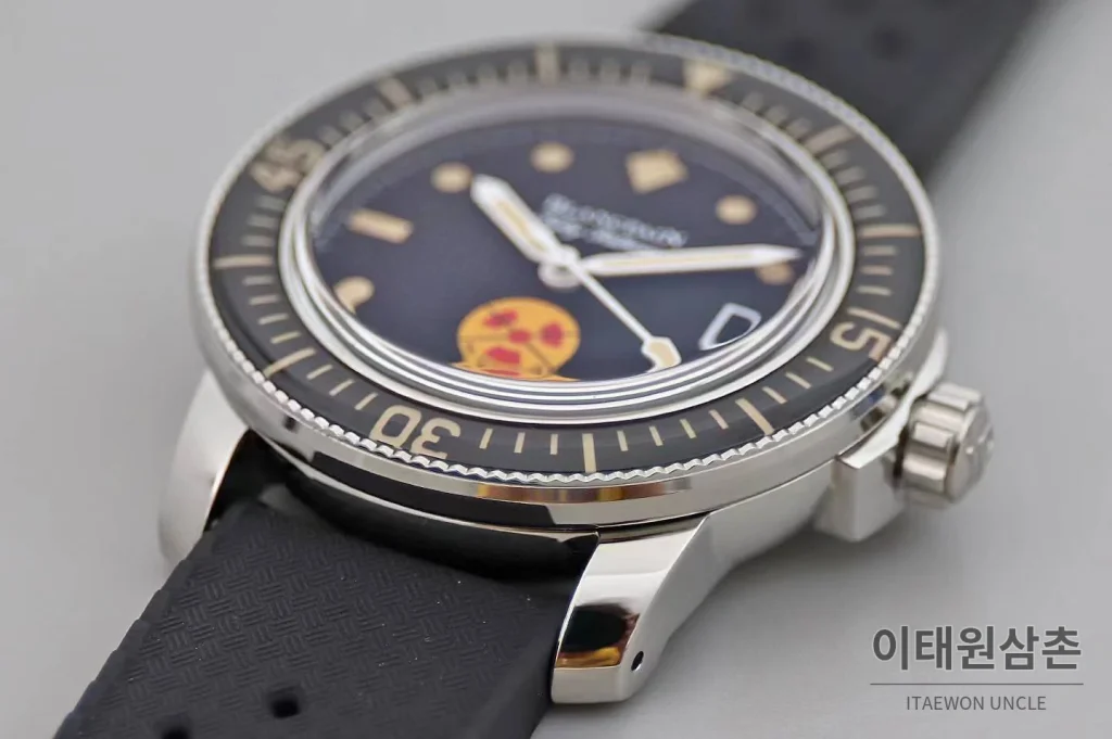 블랑팡 피프티 패덤즈 노 라디에이션 블랙다이얼 다이버 오토매틱 40.3mm 블랙 러버 스트랩 블랙 베젤