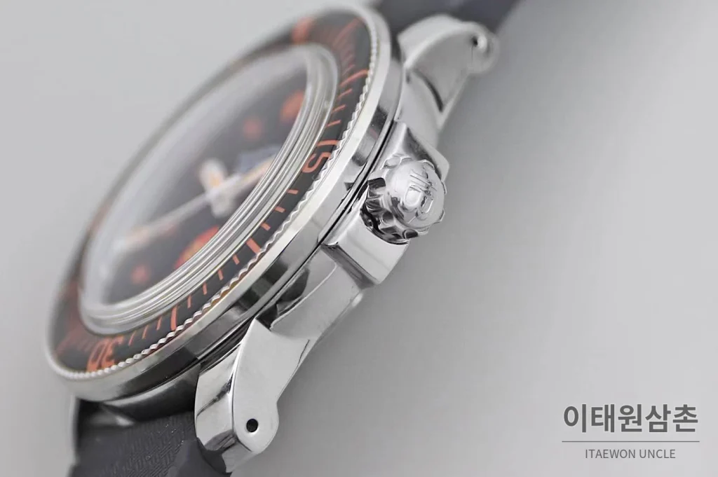 블랑팡 피프티 패덤즈 노 라디에이션 블랙다이얼 다이버 오토매틱 40.3mm 블랙 러버 스트랩 오렌지 베젤