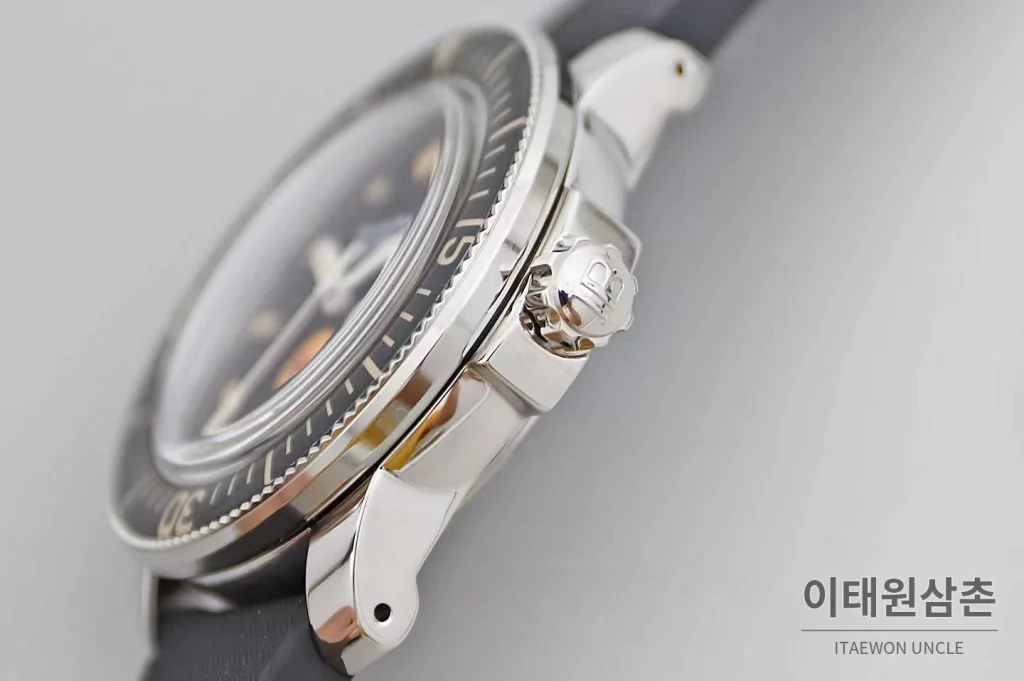 블랑팡 피프티 패덤즈 노 라디에이션 블랙다이얼 다이버 오토매틱 40.3mm 블랙 러버 스트랩 블랙 베젤