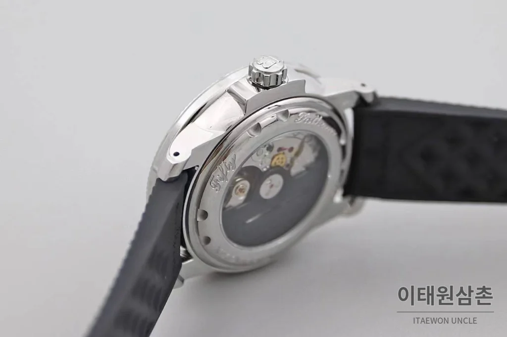 블랑팡 피프티 패덤즈 노 라디에이션 블랙다이얼 다이버 오토매틱 40.3mm 블랙 러버 스트랩 블랙 베젤