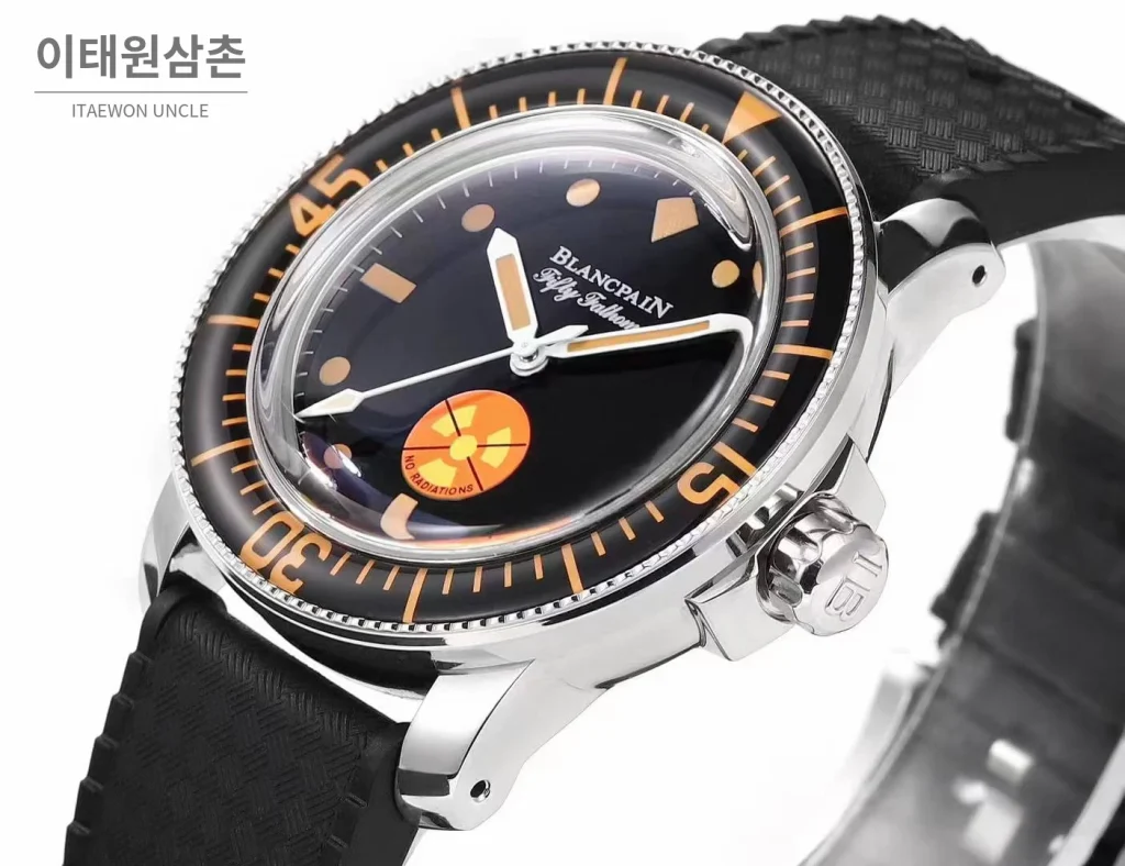 블랑팡 피프티 패덤즈 스틸 블랙다이얼 다이버 오토매틱 40.3mm 5008B 블랙 러버 스트랩 실버 베젤