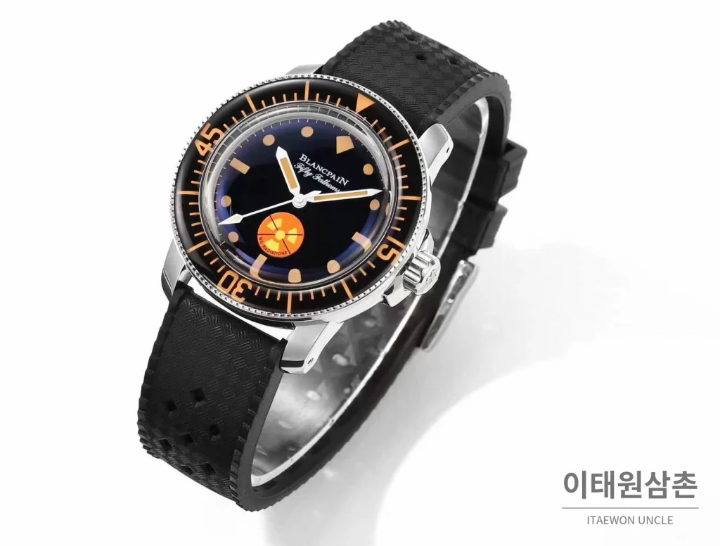 블랑팡 피프티 패덤즈 스틸 블랙다이얼 다이버 오토매틱 40.3mm 5008B 블랙 러버 스트랩 실버 베젤