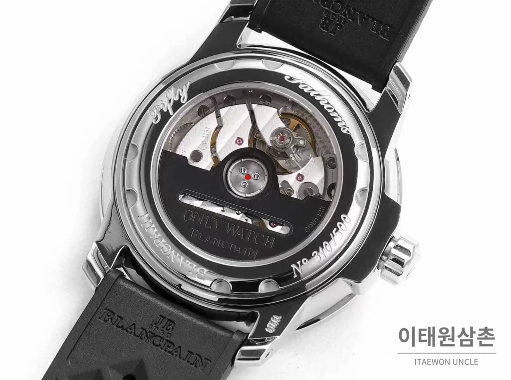 블랑팡 피프티 패덤즈 스틸 블랙다이얼 다이버 오토매틱 40.3mm 5008B 블랙 러버 스트랩 실버 베젤