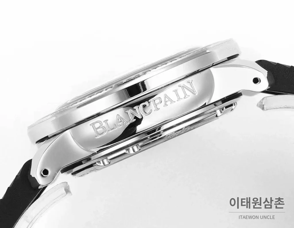 블랑팡 피프티 패덤즈 스틸 블랙다이얼 다이버 오토매틱 40.3mm 5008B 블랙 러버 스트랩 실버 베젤
