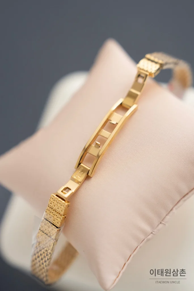 부쉐론 세르펭 보헴 골드베젤 화이트다이얼 쿼츠 워치 23mm (2)