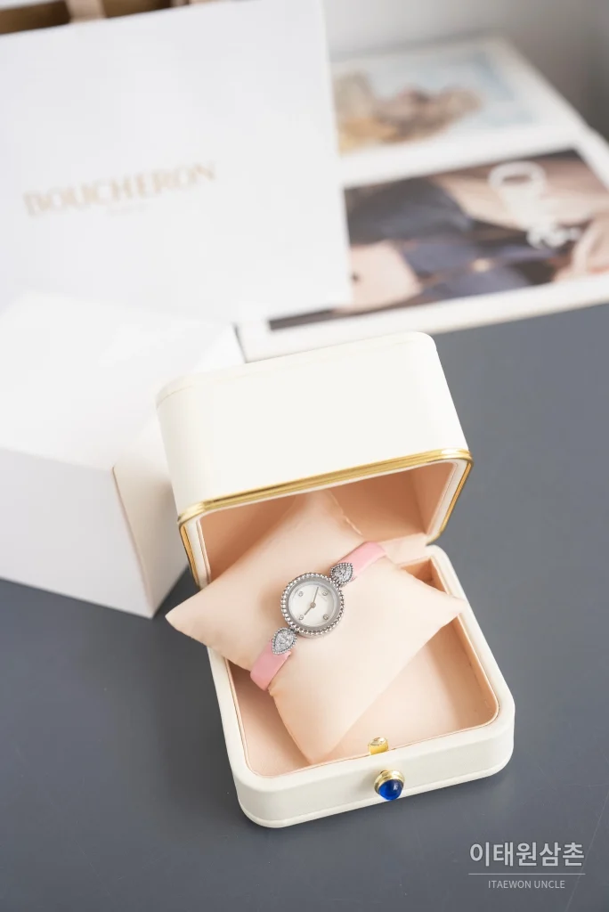 부쉐론 세르펭 보헴 자개다이얼 모이사나이트 쿼츠 워치 23mm 핑크 가죽 스트랩 실버 베젤
