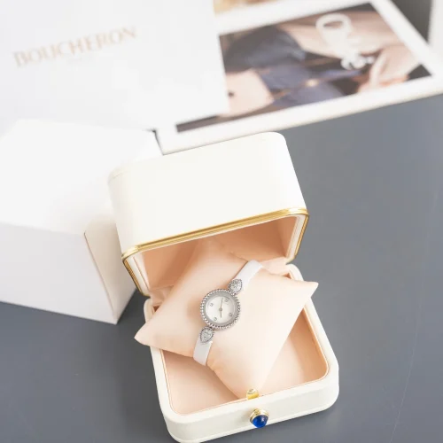 부쉐론 세르펭 보헴 자개다이얼 모이사나이트 쿼츠 워치 23mm 화이트 러버 스트랩 실버 베젤 부쉐론 세르펭 보헴 자개다이얼 모이사나이트 쿼츠 워치 23mm 화이트 러버 스트랩 실버 베젤