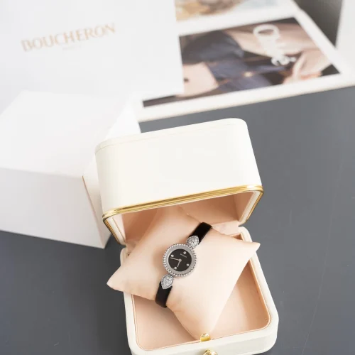 부쉐론 세르펭 보헴 자개다이얼 모이사나이트 쿼츠 워치 23mm 블랙 가죽 스트랩 실버 베젤 부쉐론 세르펭 보헴 자개다이얼 모이사나이트 쿼츠 워치 23mm 블랙 가죽 스트랩 실버 베젤