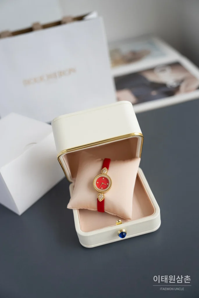 부쉐론 세르펭 보헴 자개다이얼 모이사나이트 쿼츠 워치 23mm 레드 가죽 스트랩 골드 베젤