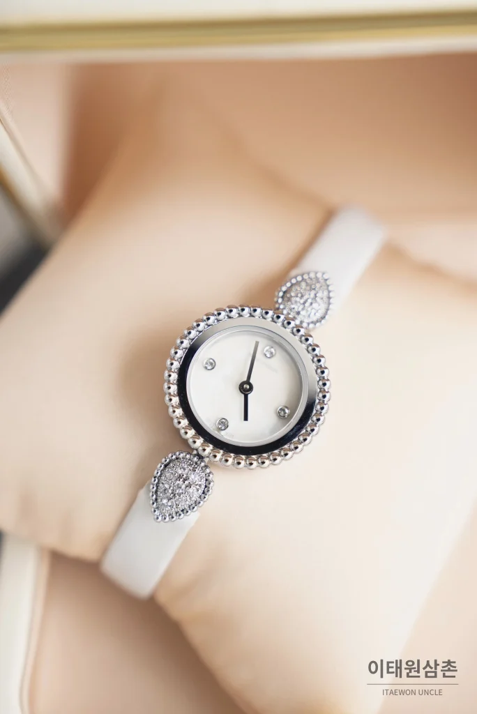부쉐론 세르펭 보헴 자개다이얼 모이사나이트 쿼츠 워치 23mm 화이트 러버 스트랩 실버 베젤