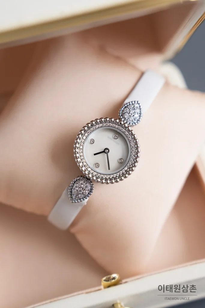 부쉐론 세르펭 보헴 자개다이얼 모이사나이트 쿼츠 워치 23mm 화이트 가죽 스트랩 실버 베젤