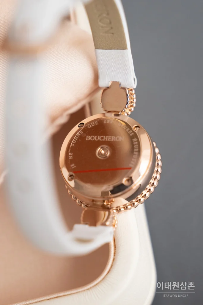 부쉐론 세르펭 보헴 자개다이얼 모이사나이트 쿼츠 워치 23mm 화이트 러버 스트랩 로즈골드 베젤