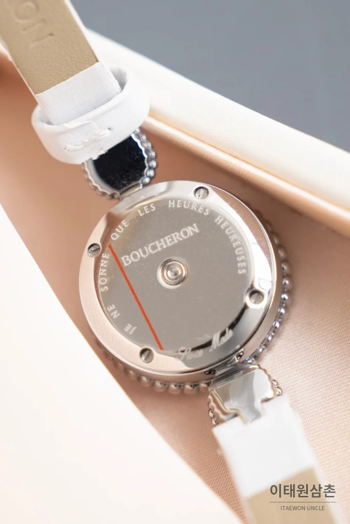 부쉐론 세르펭 보헴 자개다이얼 모이사나이트 쿼츠 워치 23mm 화이트 가죽 스트랩 실버 베젤