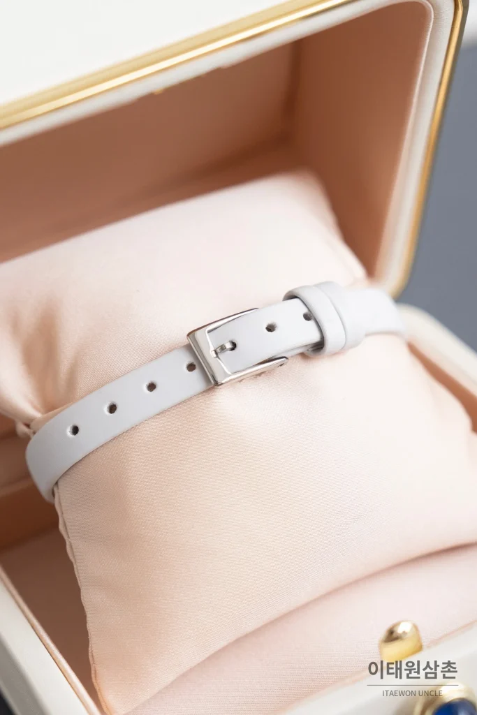 부쉐론 세르펭 보헴 자개다이얼 모이사나이트 쿼츠 워치 23mm 화이트 가죽 스트랩 실버 베젤