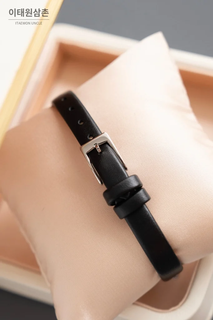 부쉐론 세르펭 보헴 자개다이얼 모이사나이트 쿼츠 워치 23mm 블랙 가죽 스트랩 화이트 베젤