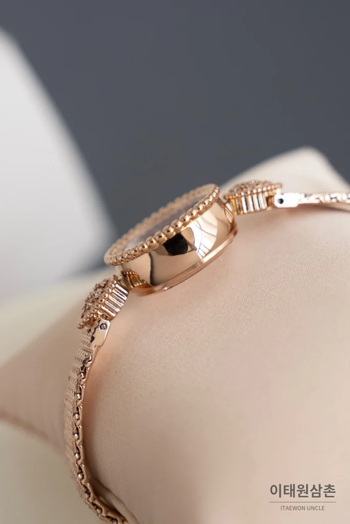 부쉐론 세르펭 보헴 로즈골드베젤 화이트다이얼 쿼츠 워치 23mm (3)