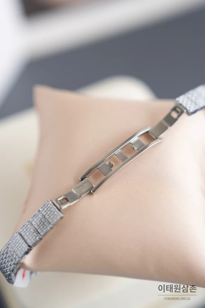 부쉐론 세르펭 보헴 실버베젤 블랙다이얼 쿼츠 워치 23mm