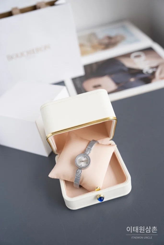 부쉐론 세르펭 보헴 실버베젤 화이트다이얼 쿼츠 워치 23mm
