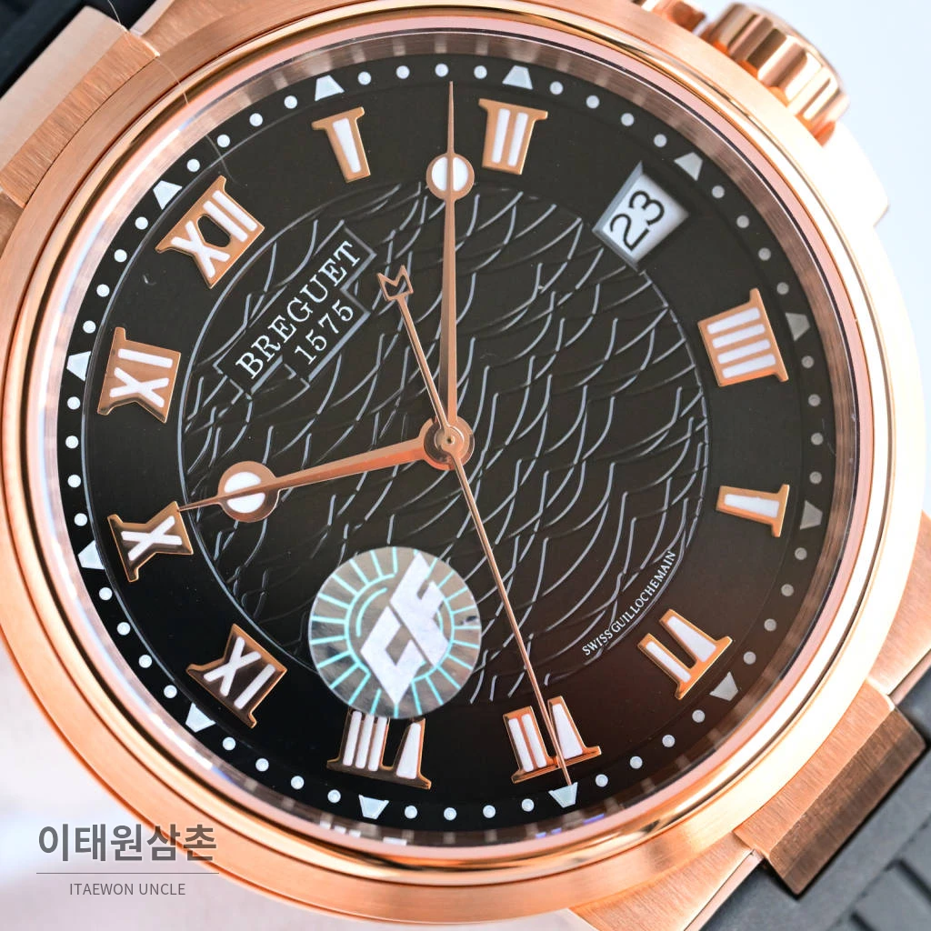 브레게 마린 선레이블루 다이얼 오토매틱 40mm 네이비 러버 스트랩 로즈골드 베젤