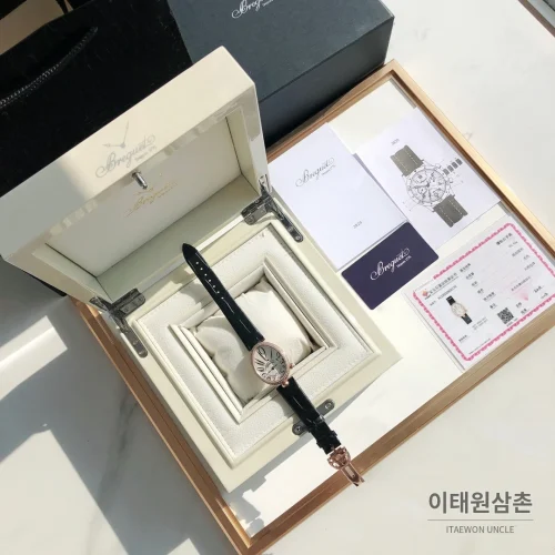 브레게 레인드네이플 18K 로즈골드 다이아몬드 오토매틱 33mm 화이트 다이얼 블랙 가죽 스트랩 로즈골드 베젤 브레게 레인드네이플 18K 로즈골드 다이아몬드 오토매틱 33mm 화이트 다이얼 블랙 가죽 스트랩 로즈골드 베젤
