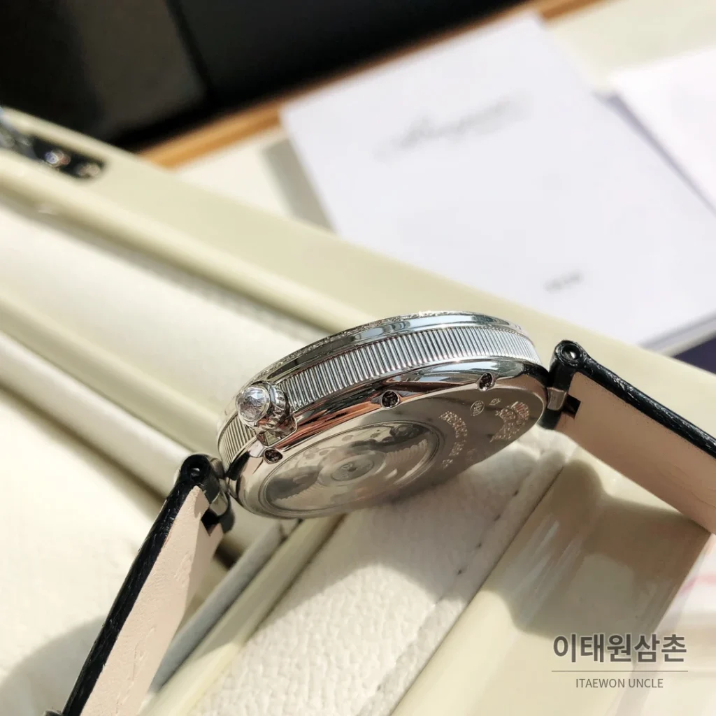 브레게 레인드네이플 18K 로즈골드 다이아몬드 오토매틱 33mm 화이트 다이얼 블랙 가죽 스트랩 실버 베젤