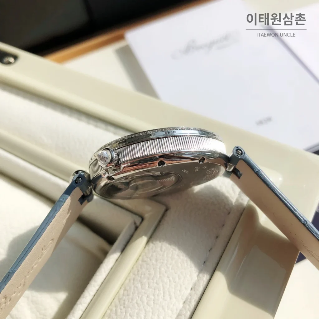 브레게 레인드네이플 18K 로즈골드 다이아몬드 오토매틱 33mm 화이트 다이얼 아이스블루 가죽 스트랩 실버 베젤