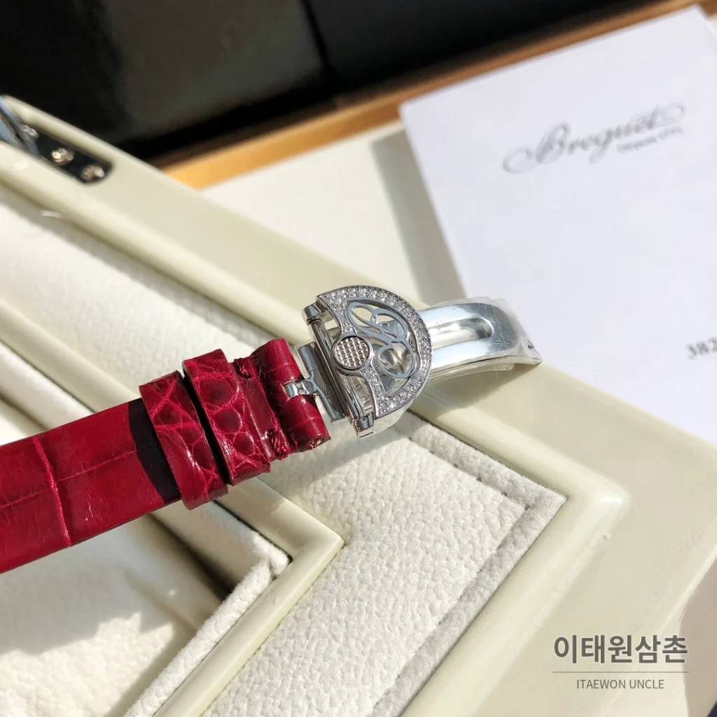 브레게 레인드네이플 18K 로즈골드 다이아몬드 오토매틱 33mm 화이트 다이얼 버건디 가죽 스트랩 실버 베젤
